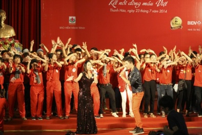 Lê Minh Trung vừa hát vừa say mê hoạt động thiện nguyện